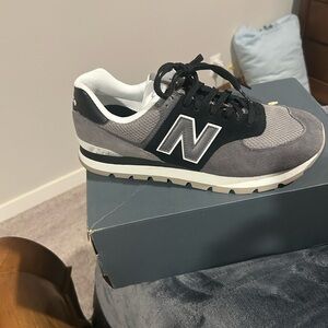 New Balance 574 Men's Black and Gray Sneakers. Brand New